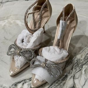 Brand New Coutgo Women's Clear Heels Closed Toe Pointed Rhinestone Heels Size 7